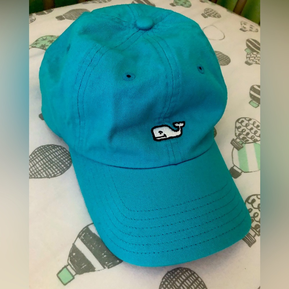 Vineyard Vines adjustable hat.